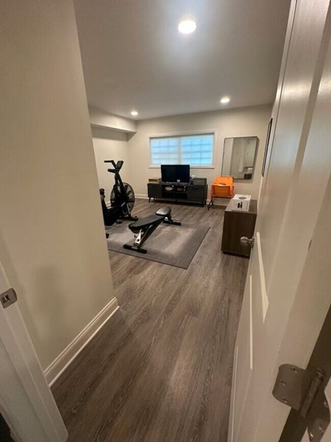 Building Photo - Fully Furnished House in West Hills – Knoxville, TN