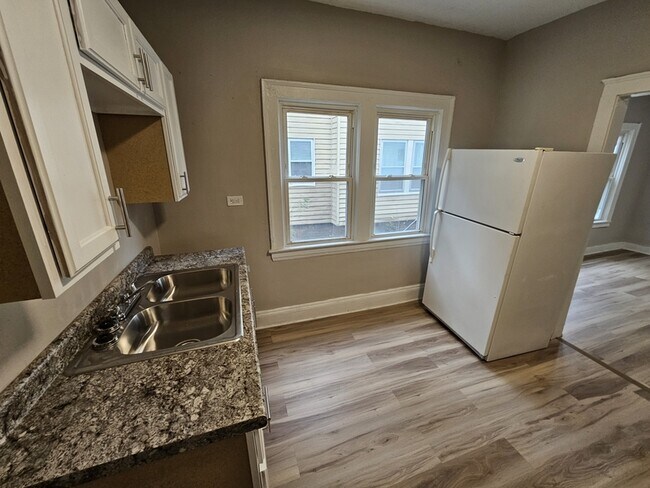 Building Photo - 942 Eddy Rd