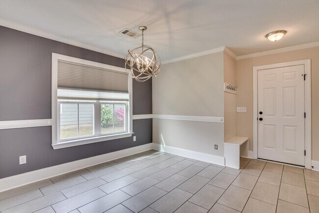 Building Photo - 233 Carlow Dr