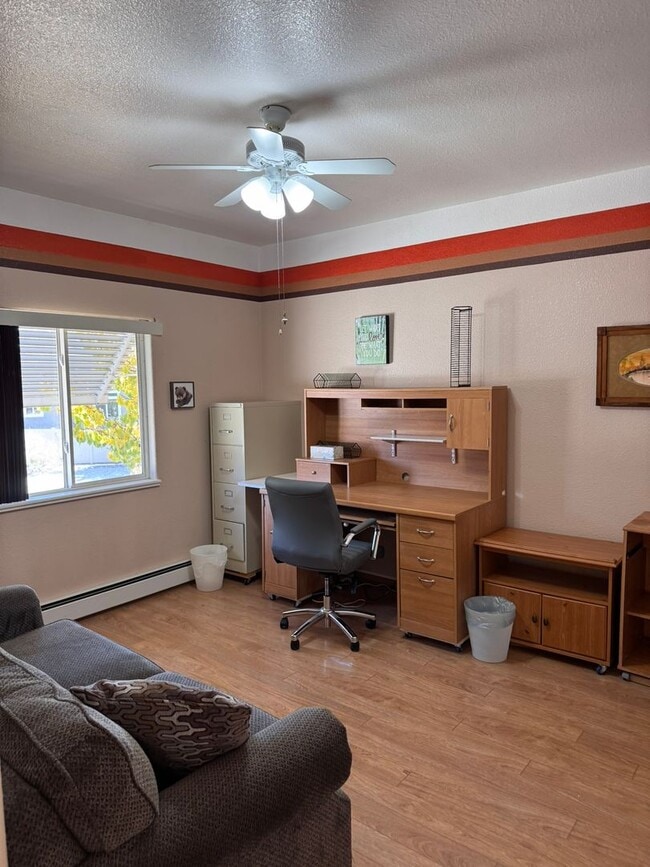 Building Photo - Fully Furnished 3Bed, 2Bath, 2Car Garage i...