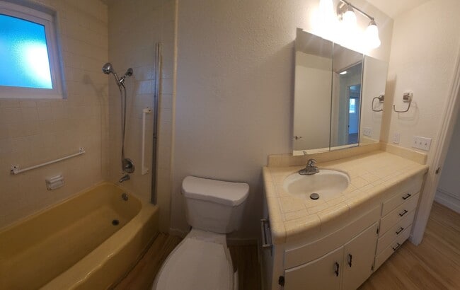 Building Photo - Cuesta By the sea cottage for Rent! Close ...