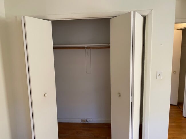 Building Photo - 136 S Chestnut St