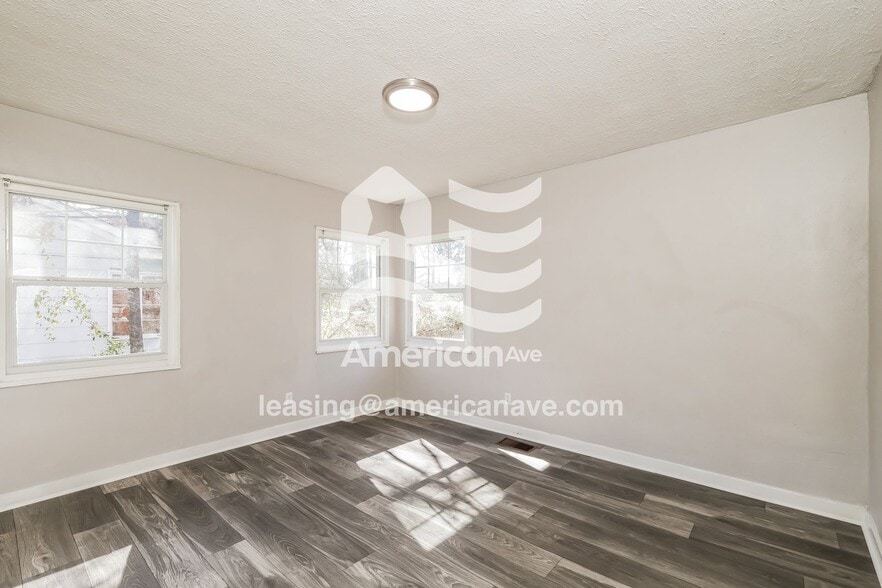 Building Photo - 2556 Paden St