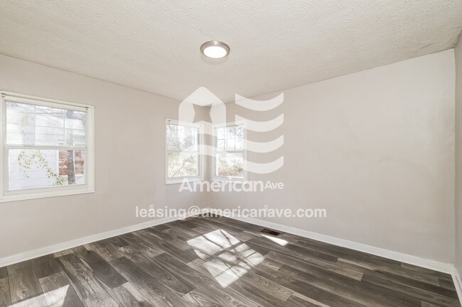 Building Photo - 2556 Paden St