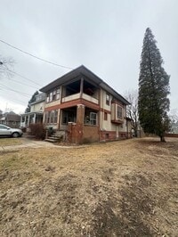 Building Photo - 1605-1605 N Linn St