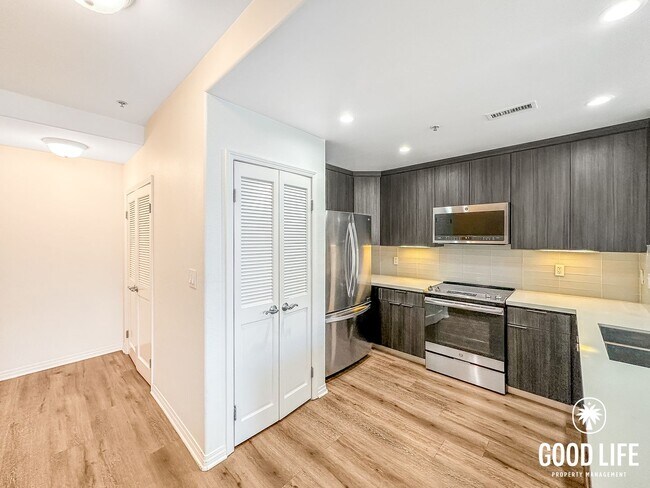 Building Photo - SD: Luminous 3BD/2BA Corner Unit in Little Italy with City Views, W/D & Private Balcony
