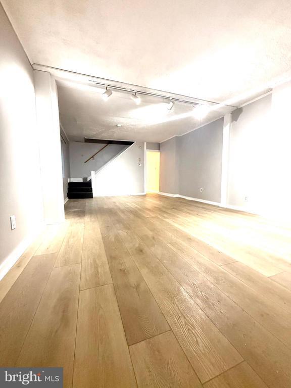 Building Photo - 653 Pine St