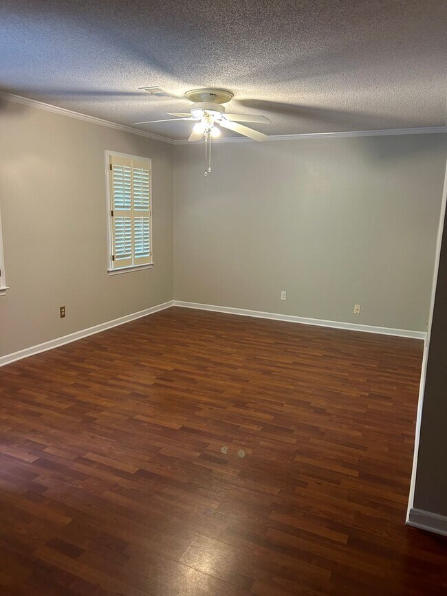 Building Photo - Greenville - 2BR, 1BA, 1000SF