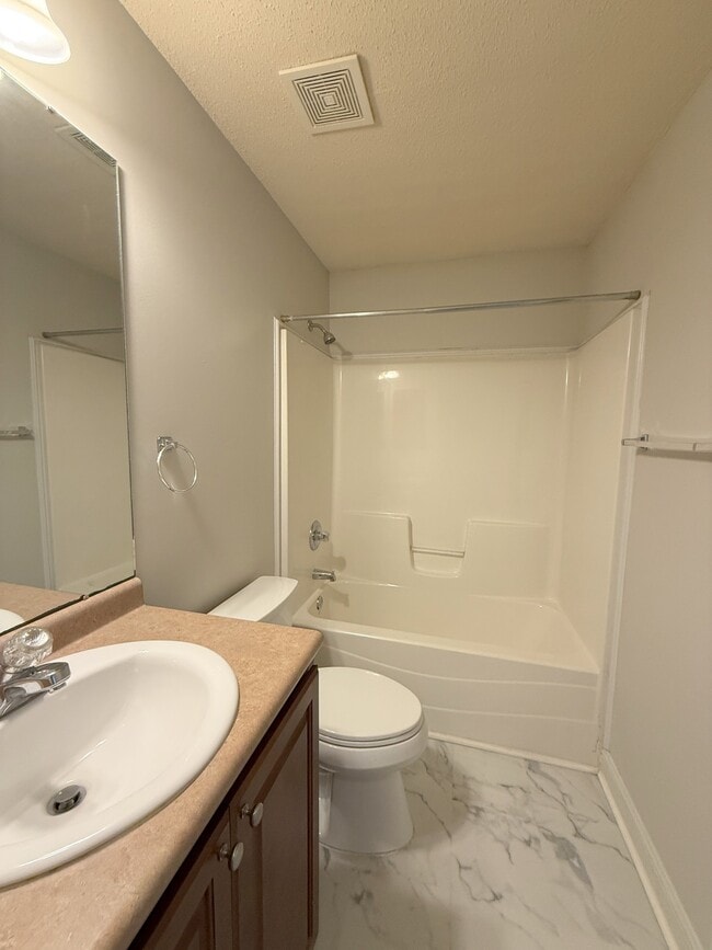 Building Photo - 211 High Green Dr