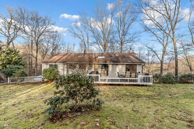 Building Photo - 520 Walnut Tree Hill Rd