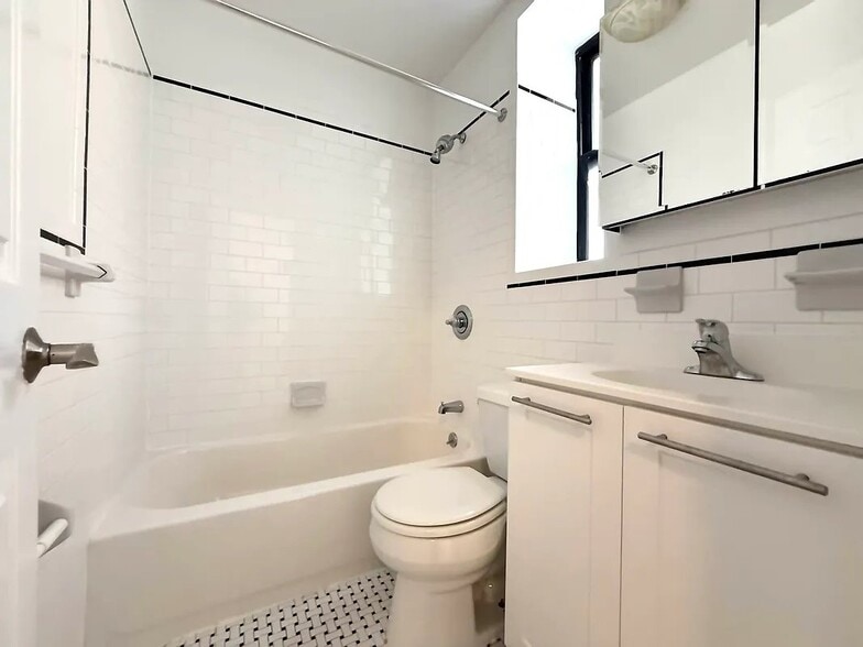 Building Photo - 53 W 72nd St
