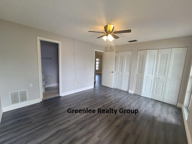 Building Photo - Updated 3 bed/2 bath home in Seven Springs...