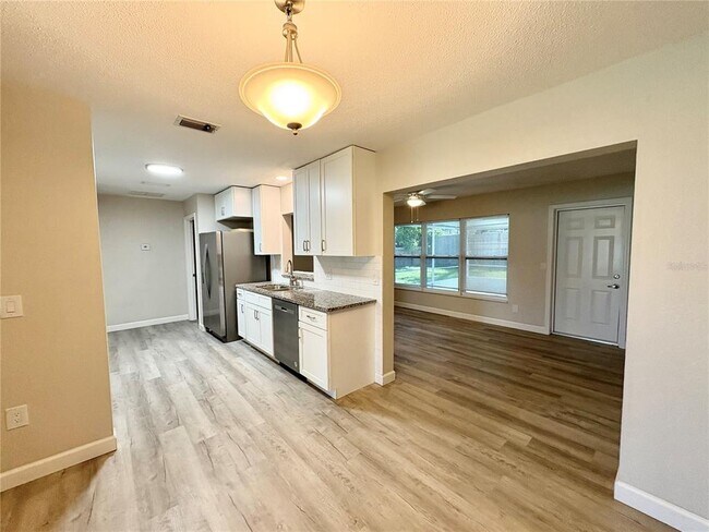 Building Photo - 3126 Shamrock Dr