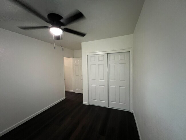 Building Photo - 235 E 47th St