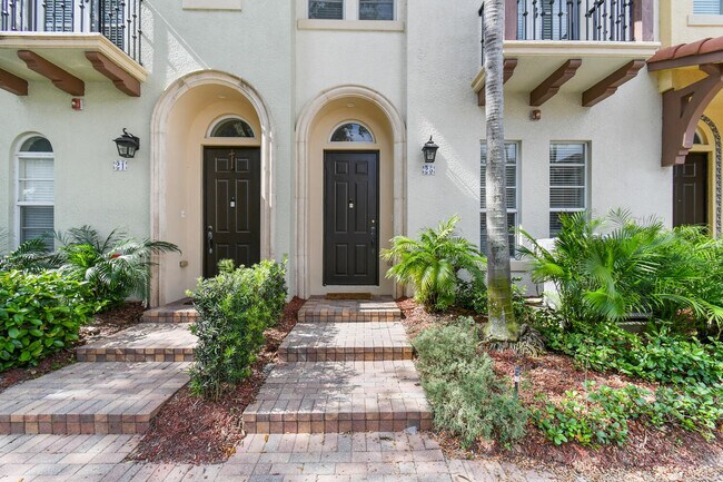 Building Photo - 25 Via Floresta Dr