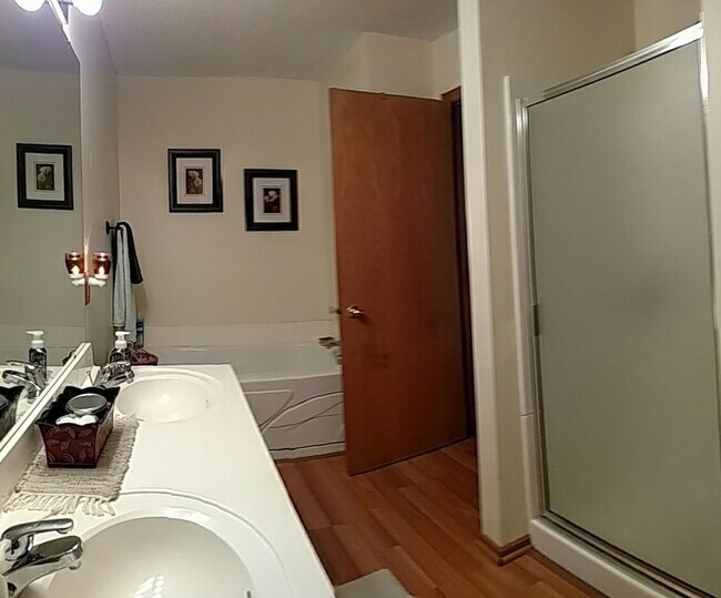 Building Photo - 1708 Pebble Ter