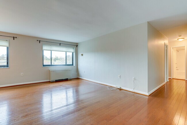 Building Photo - 1300 S Arlington Ridge Rd