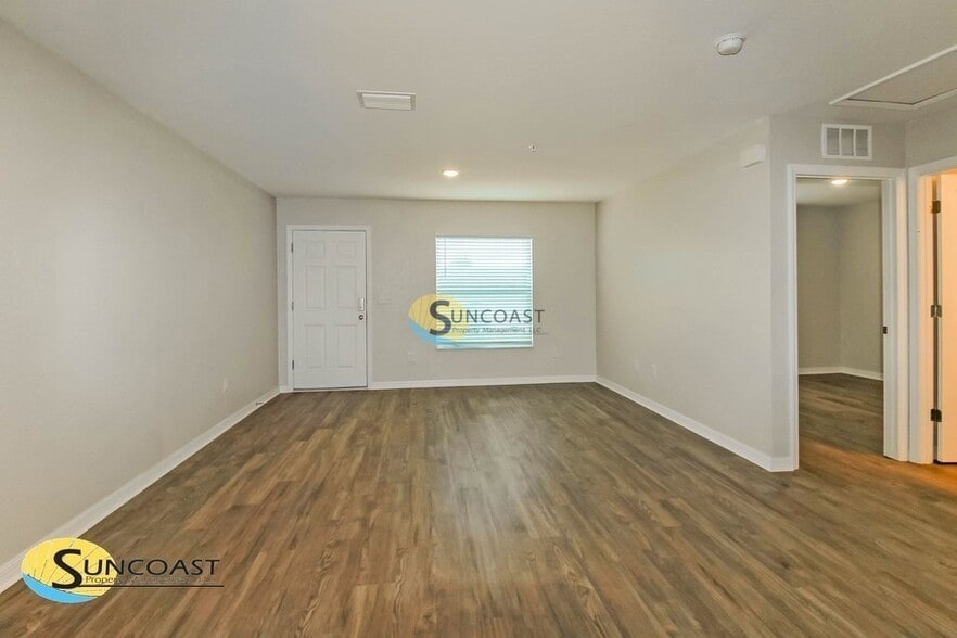 Building Photo - 52 Walnut Rd