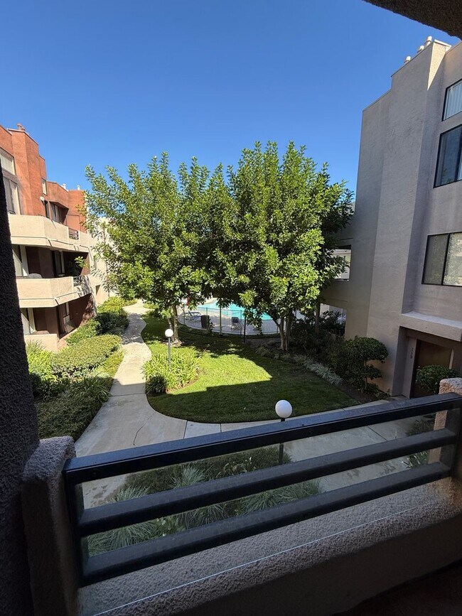 Building Photo - Beautifully located 2 Bedroom, 2 Bathroom, Canoga Park Condominium for Lease!