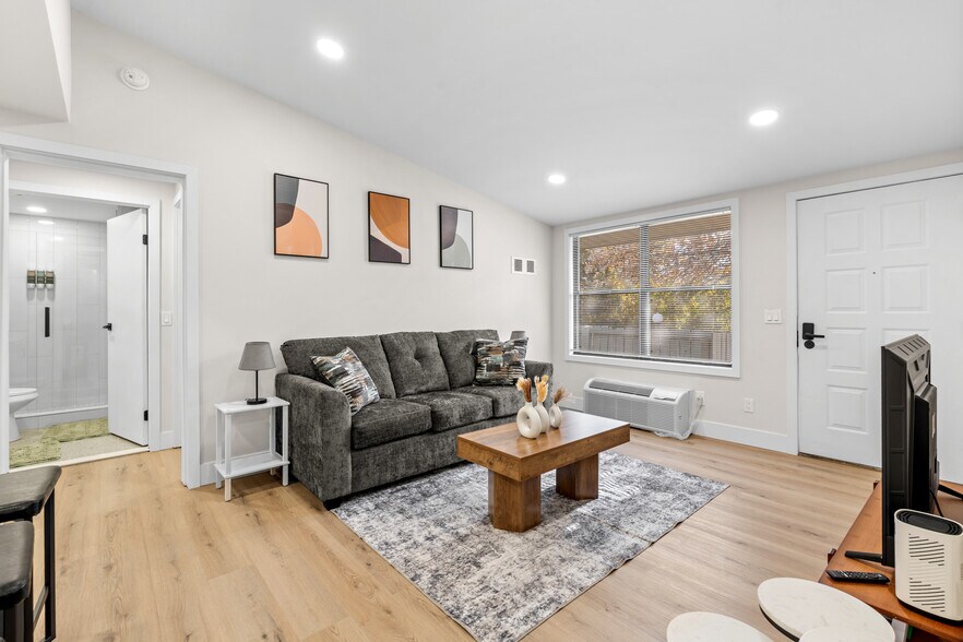 Building Photo - 41349 Heathmore Ct