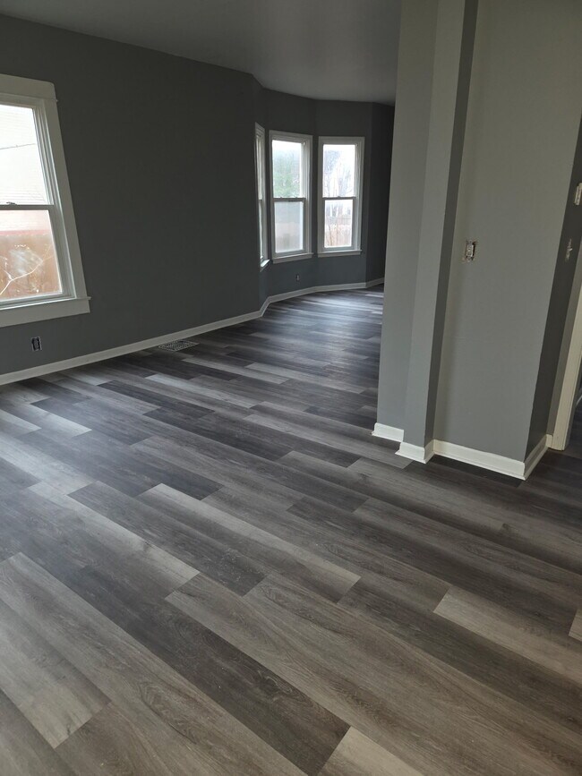 Building Photo - 206 E Arcadia Ave