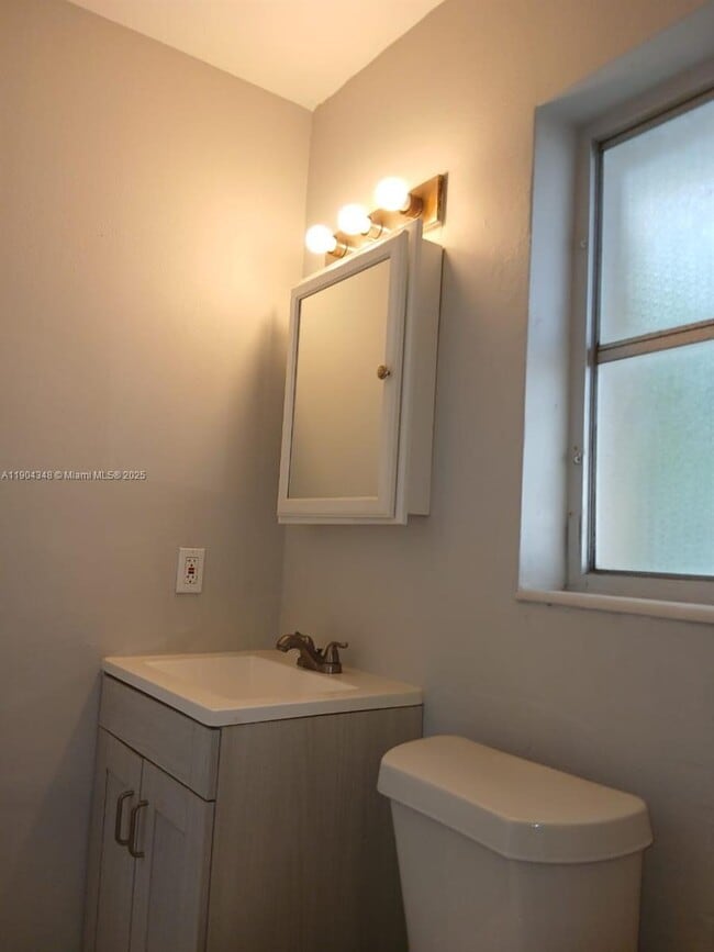 Building Photo - 3031 NE 21st Terrace