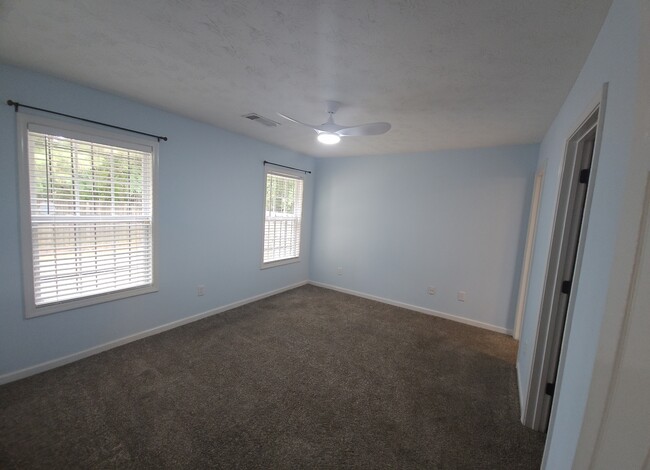Building Photo - 817 Pine Hill Ct