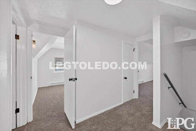 Building Photo - 921 Berry St