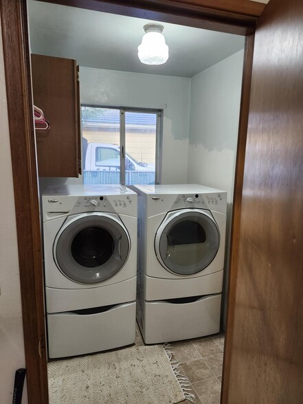 Building Photo - 1415 24th St SE