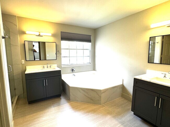 Building Photo - 3565 Danbury Ct