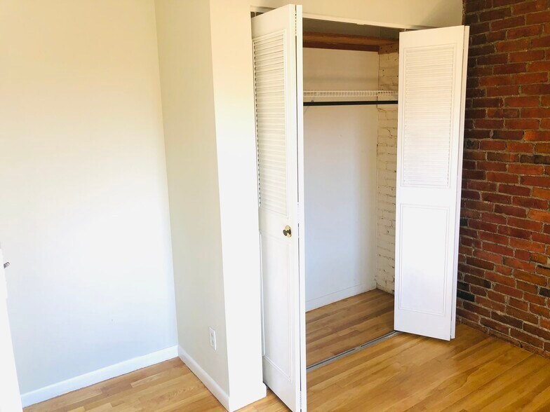 Building Photo - 235 Washington St