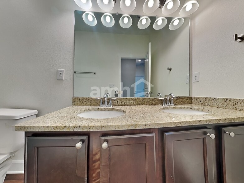 Building Photo - 1049 Walden Pond Dr