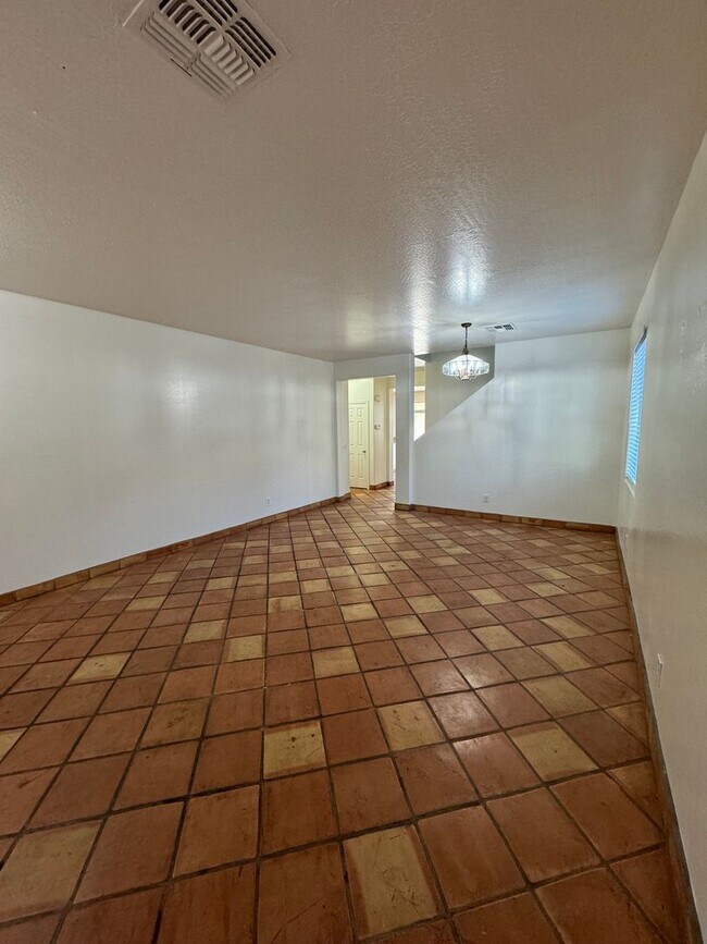 Building Photo - 6412 S 71st Dr
