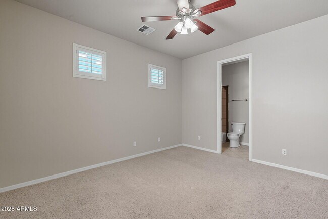 Building Photo - 1545 E Kings Ct