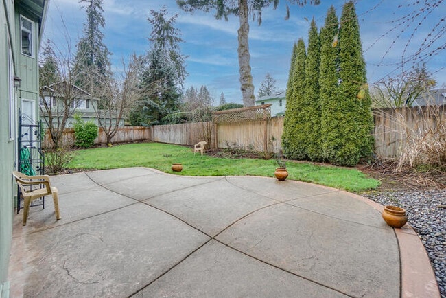 Building Photo - BEAUTIFUL FOUR BEDROOM LOCATED IN THE SHERWOOD SUB DIVISION