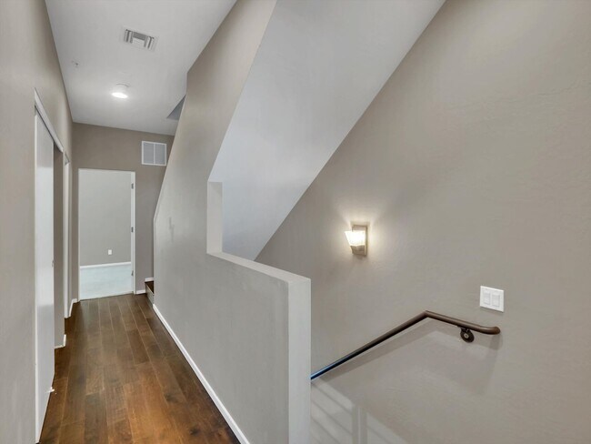 Building Photo - Beautiful Property with Contemporary Flair