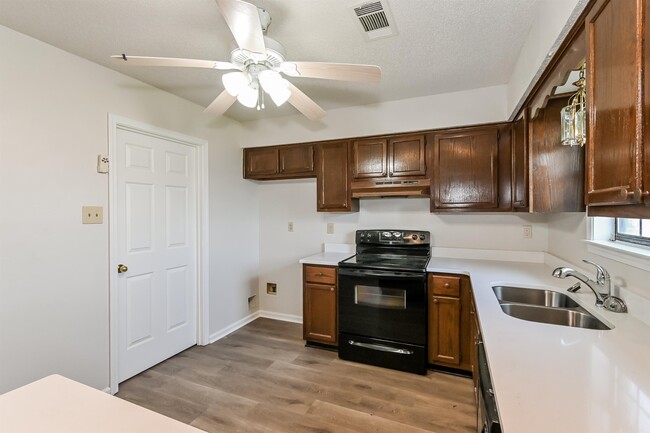 Building Photo - 6596 E Crystal Oak Cove