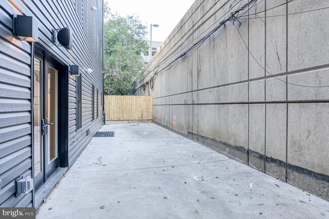 Building Photo - 2026 Spring Garden St