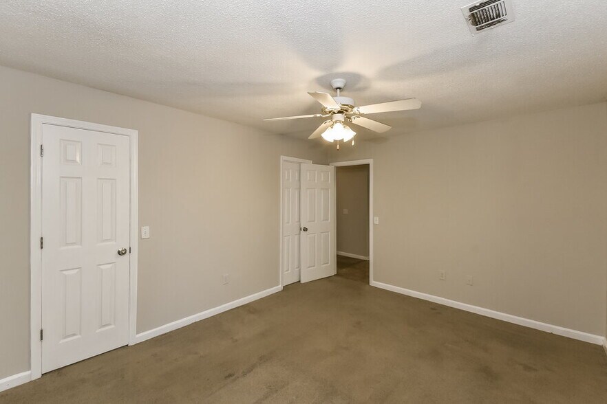 Building Photo - 6923 Stonewall Pl