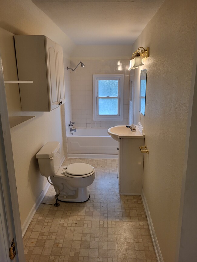 clean and big bathroom - 602 8th St