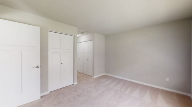 Building Photo - RENT SPECIAL - Upper 2 Bedroom 2 Bathroom Apartment is Available