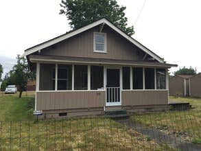 Building Photo - 3 Bdrm, 1 Bath Plus Bonus Room! Heart of Yelm! Fully Fenced Yard!