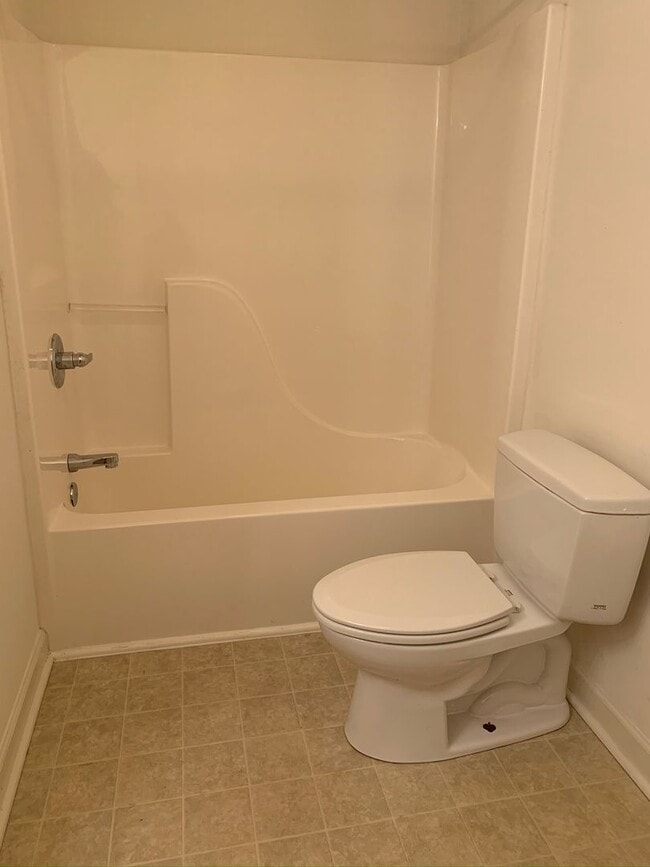 Building Photo - 115 Clusters Cir