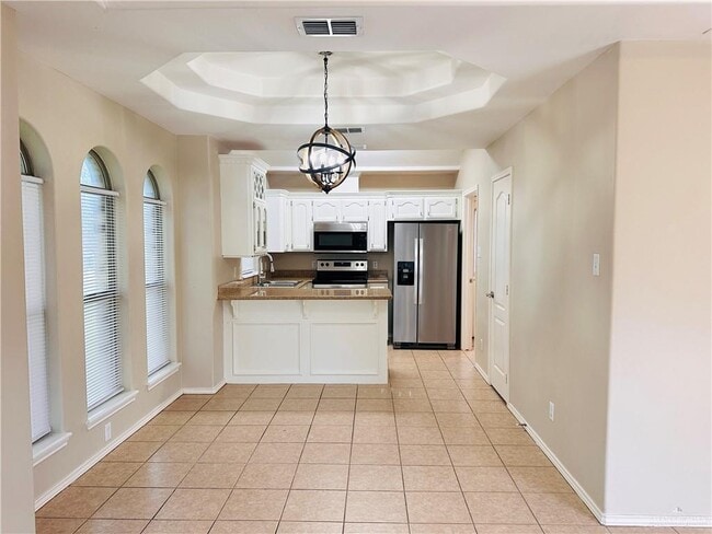 Building Photo - 12 West Dr