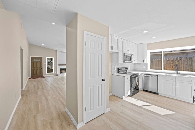 Building Photo - 2207 Anthony-Hay Ln