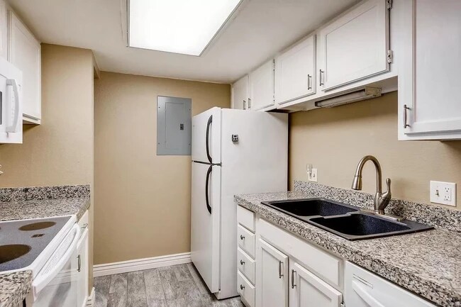 Building Photo - 4400 S Quebec St