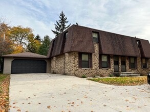 Building Photo - 3105-3107 Riverside Dr