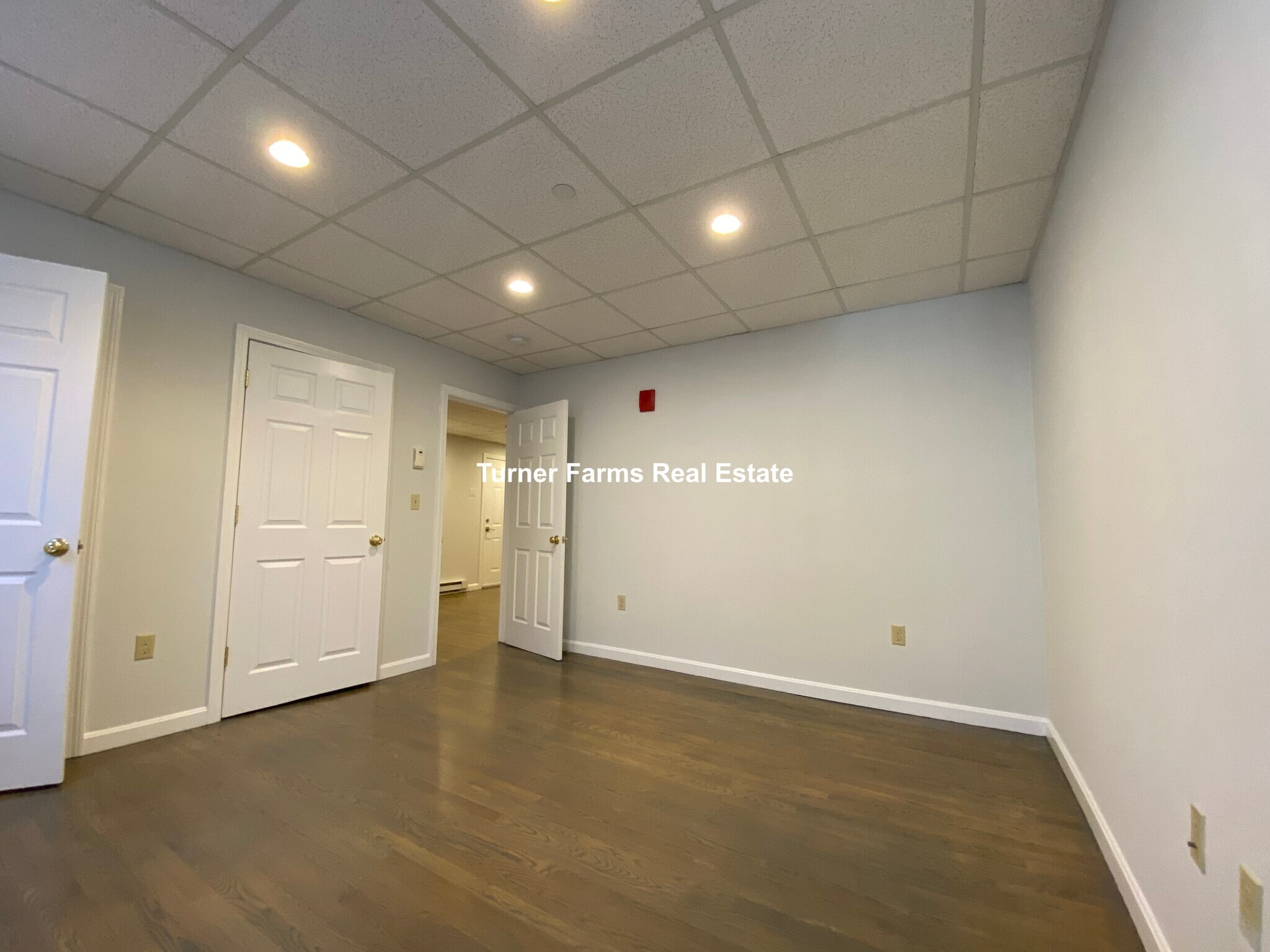 Building Photo - 73 Park Dr
