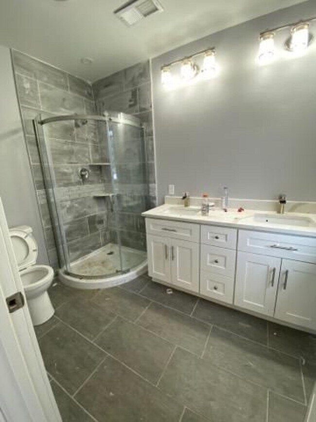 bathroom - 3372 Webster Ave