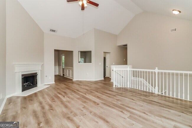 Building Photo - 450 Boxelder Rd